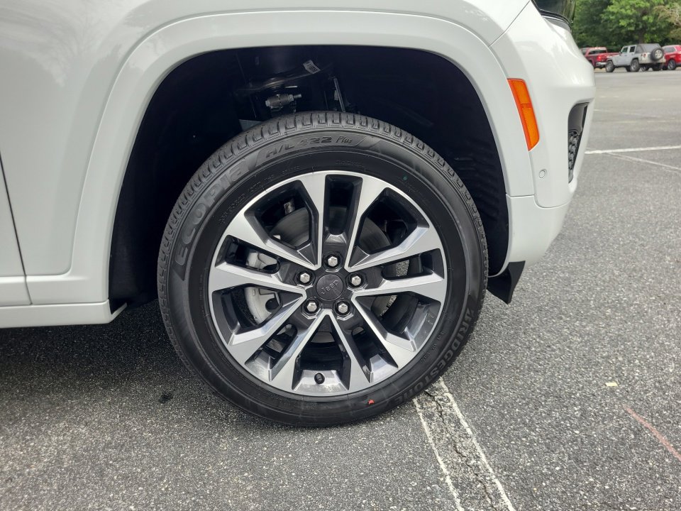 New 2025 Jeep Grand Cherokee L Overland w/ Luxury Tech Group IV image 25