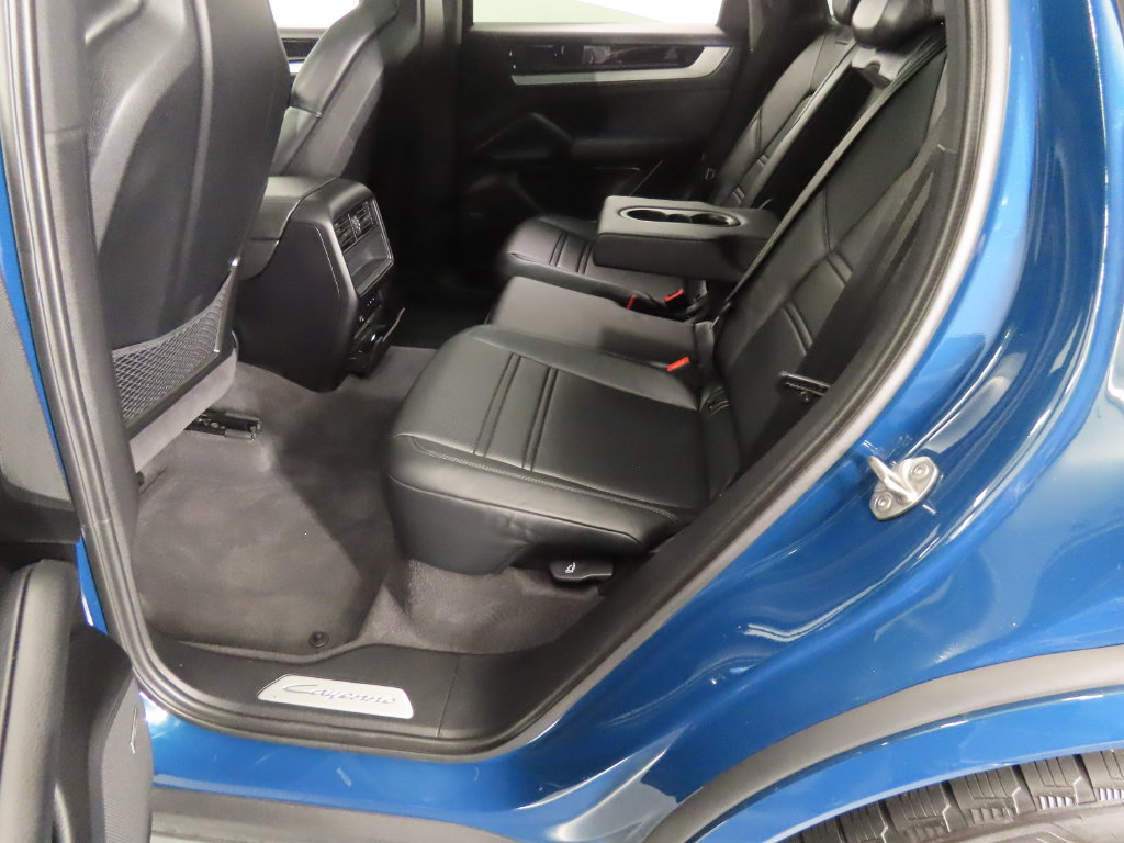 Certified 2025 Porsche Cayenne S AWD/4WD image 44