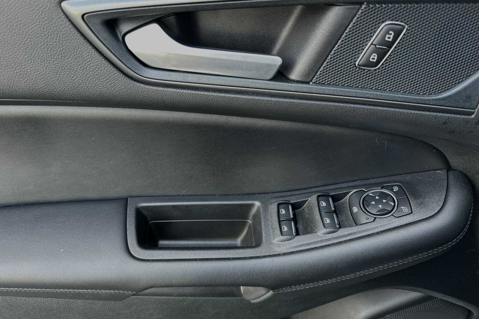 New 2024 Ford Edge SE w/ Black Appearance Package AWD/4WD image 8