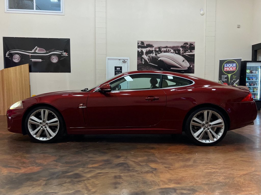 Used 2010 Jaguar XK Coupe RWD image 6