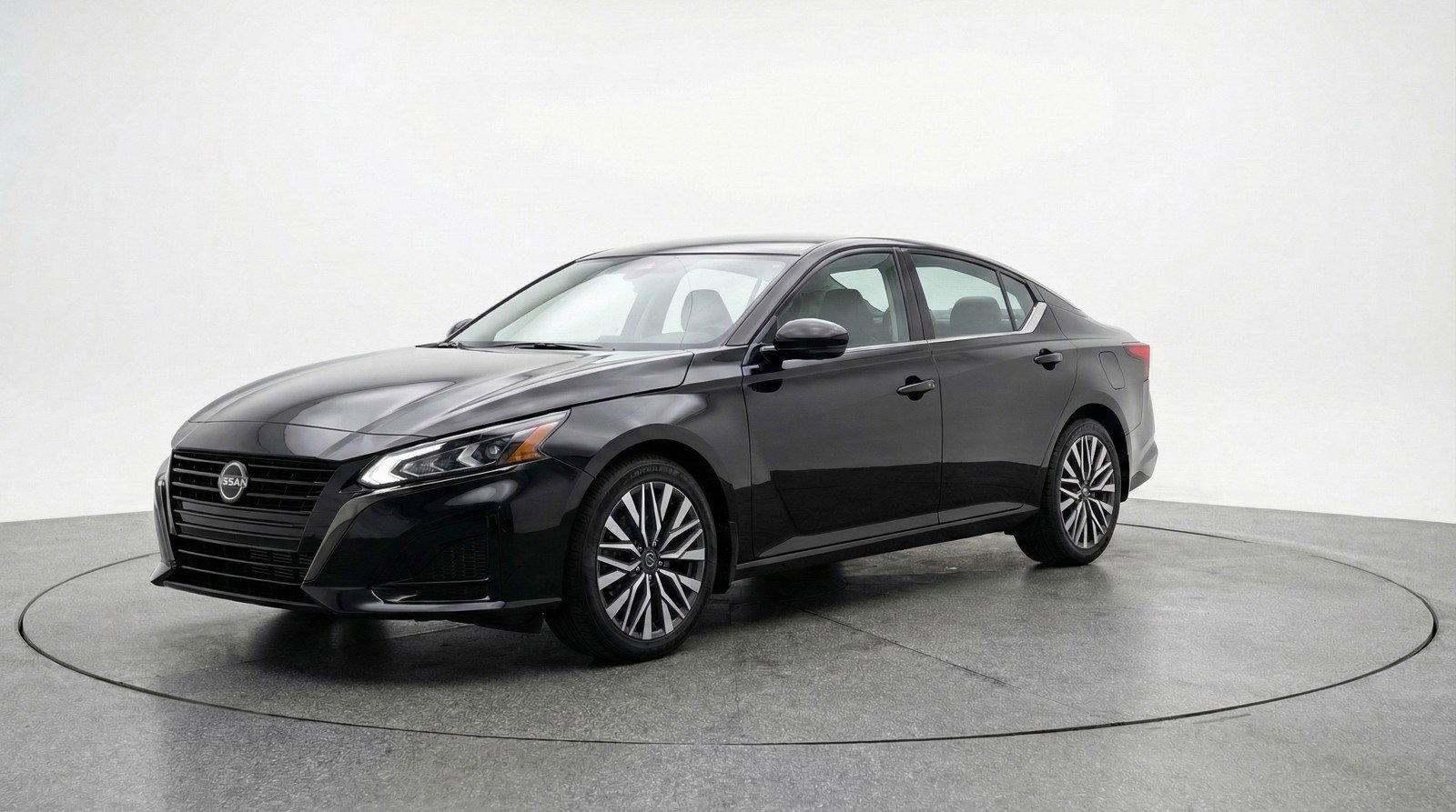 Used 2025 Nissan Altima 2.5 SV image 3