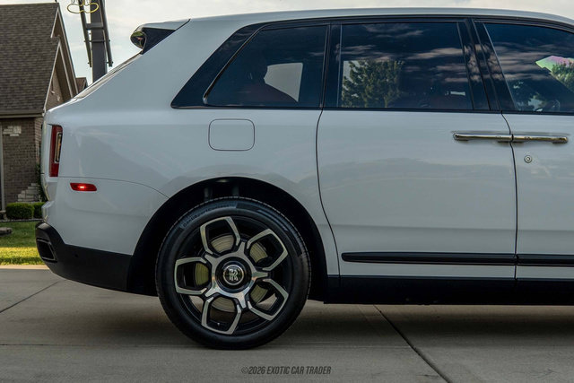 Used 2023 Rolls-Royce Cullinan Black Badge AWD/4WD image 10