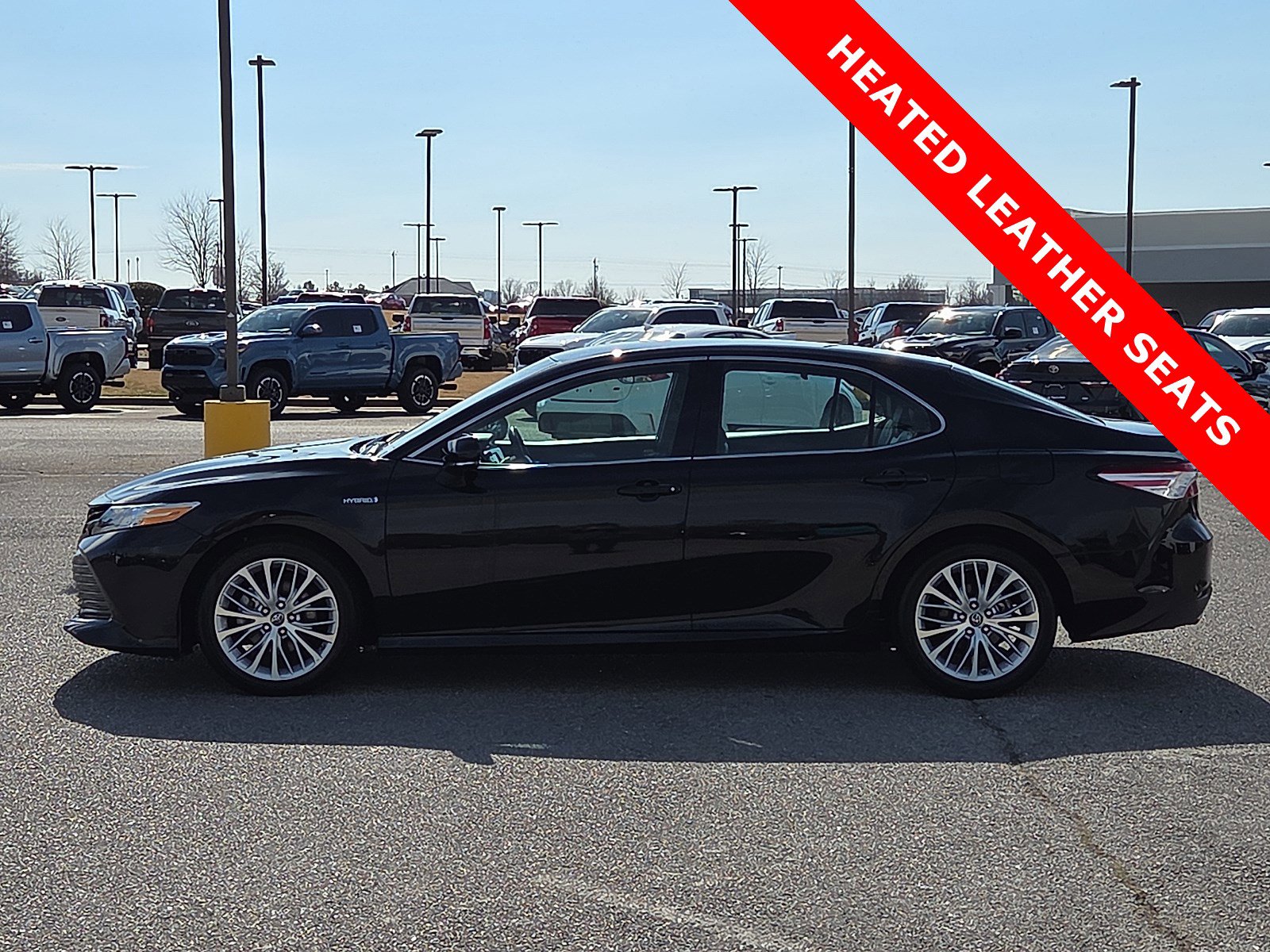 Used 2018 Toyota Camry XLE image 3
