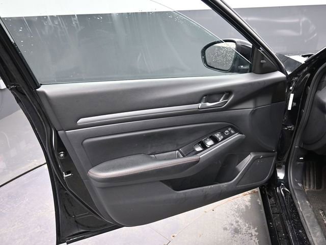 Used 2025 Nissan Altima 2.5 SR image 16