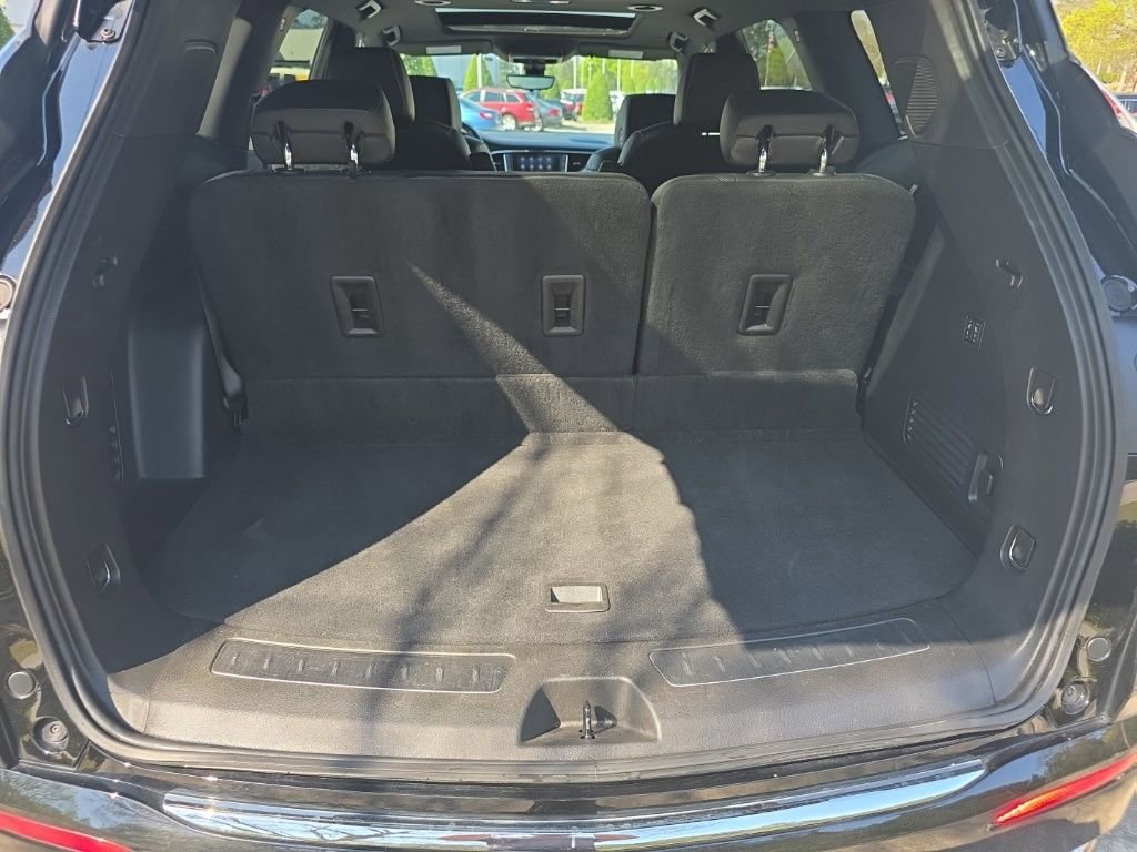 Used 2024 Buick Enclave Avenir w/ Avenir Technology Package image 40