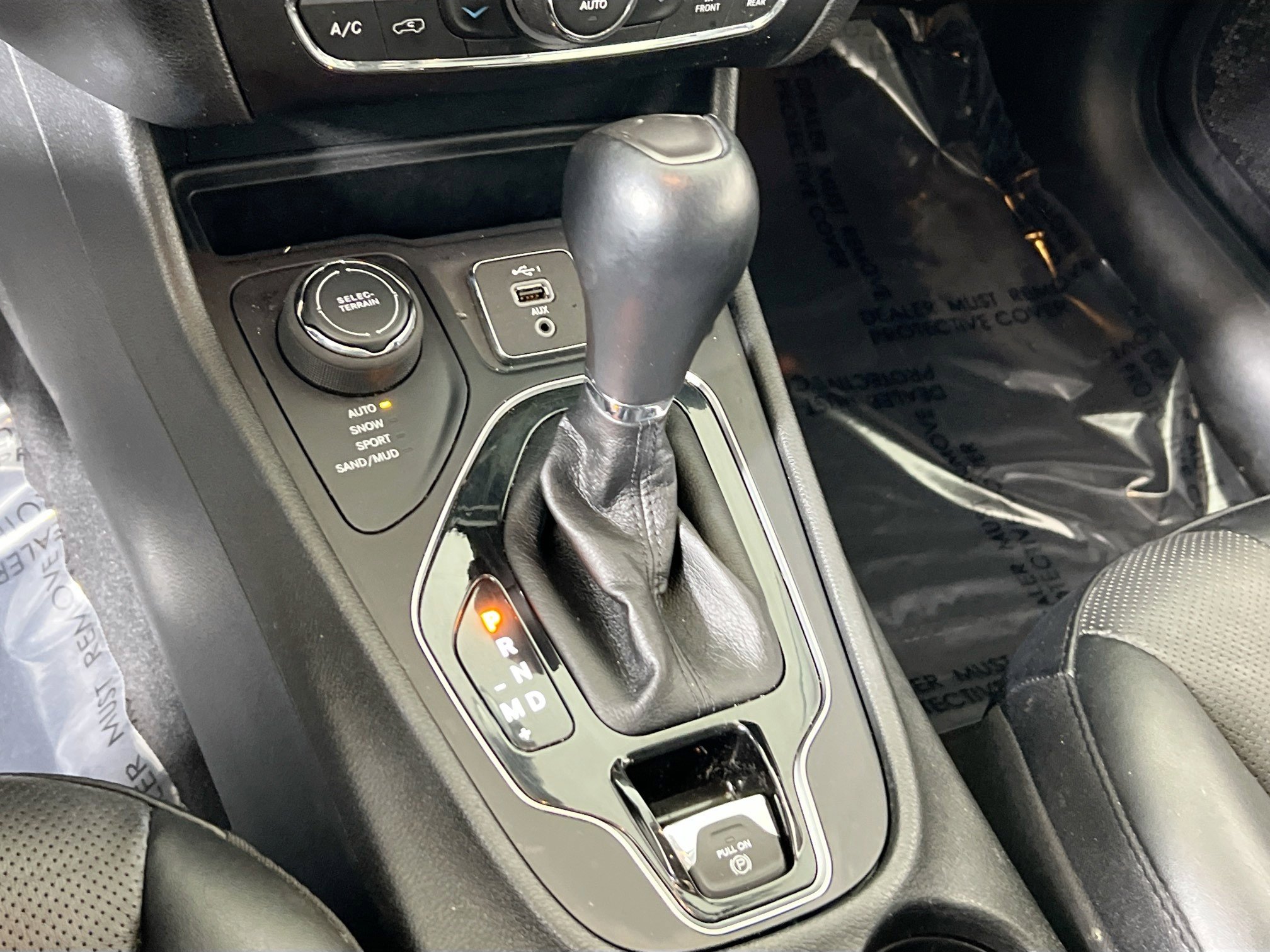 Used 2022 Jeep Cherokee Limited AWD/4WD image 16