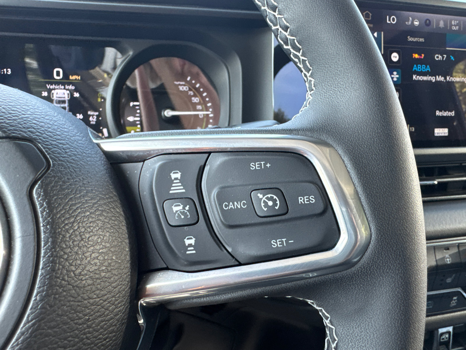 Used 2025 Jeep Wrangler Unlimited Sahara AWD/4WD image 32