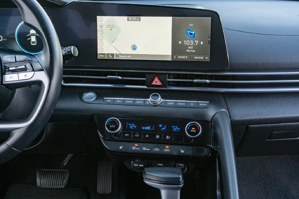 Used 2023 Hyundai Elantra Limited FWD image 25