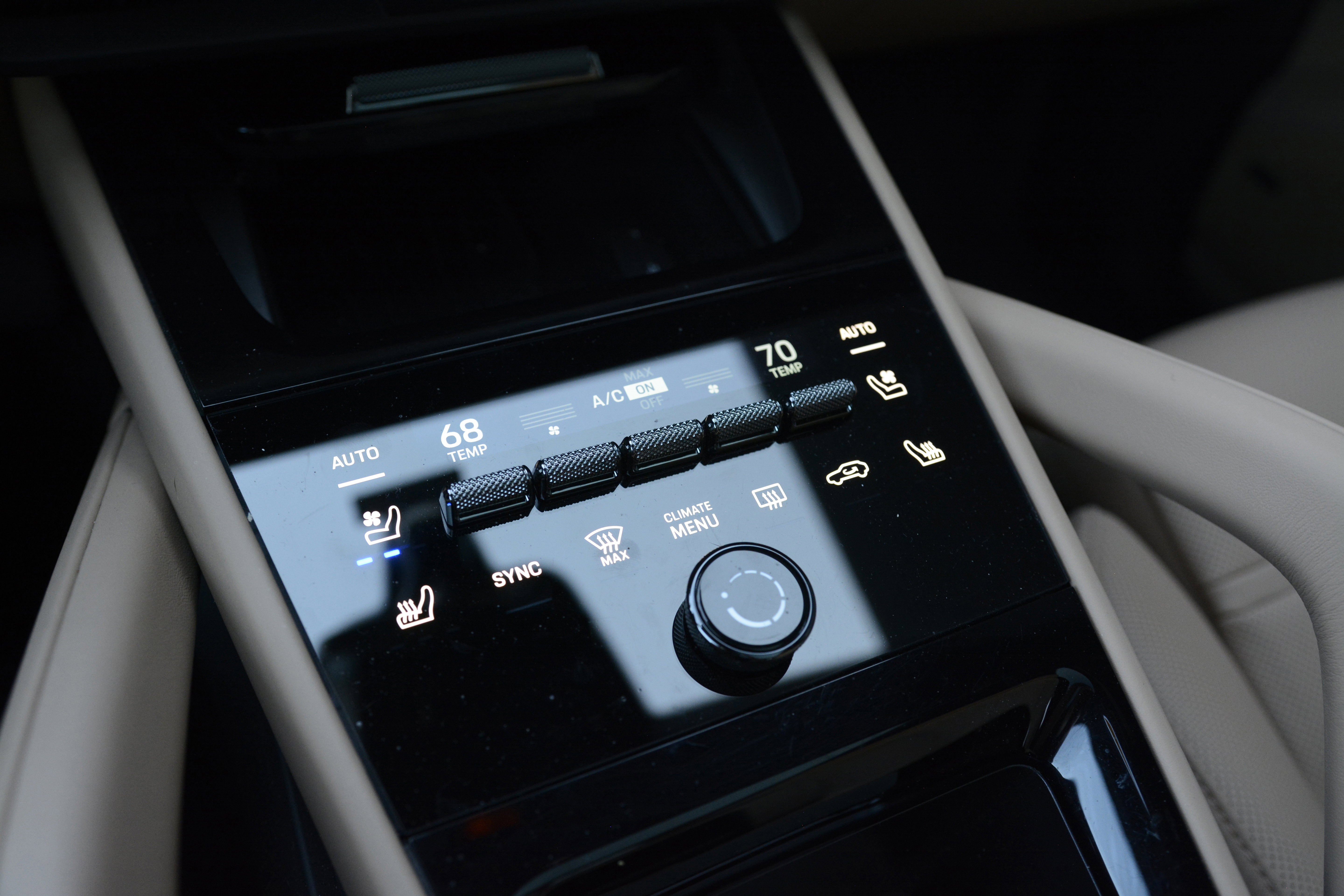 Certified 2025 Porsche Cayenne E-Hybrid Coupe AWD/4WD image 23