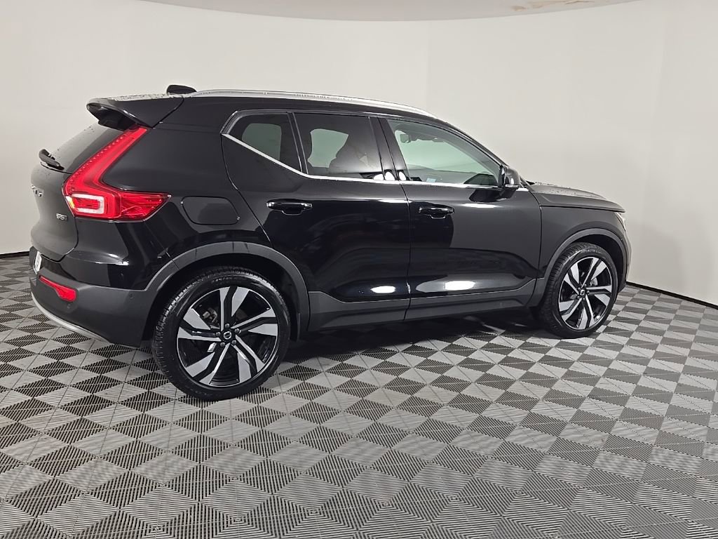 Certified 2024 Volvo XC40 B5 Ultimate w/ Climate Package image 6