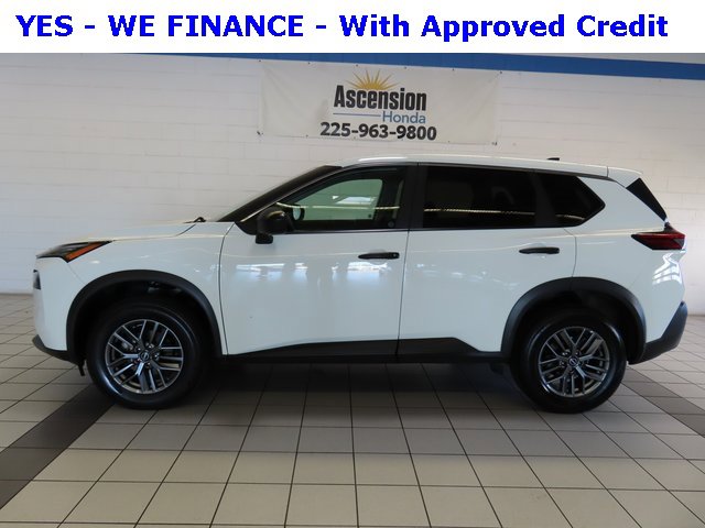 Used 2023 Nissan Rogue S image 3