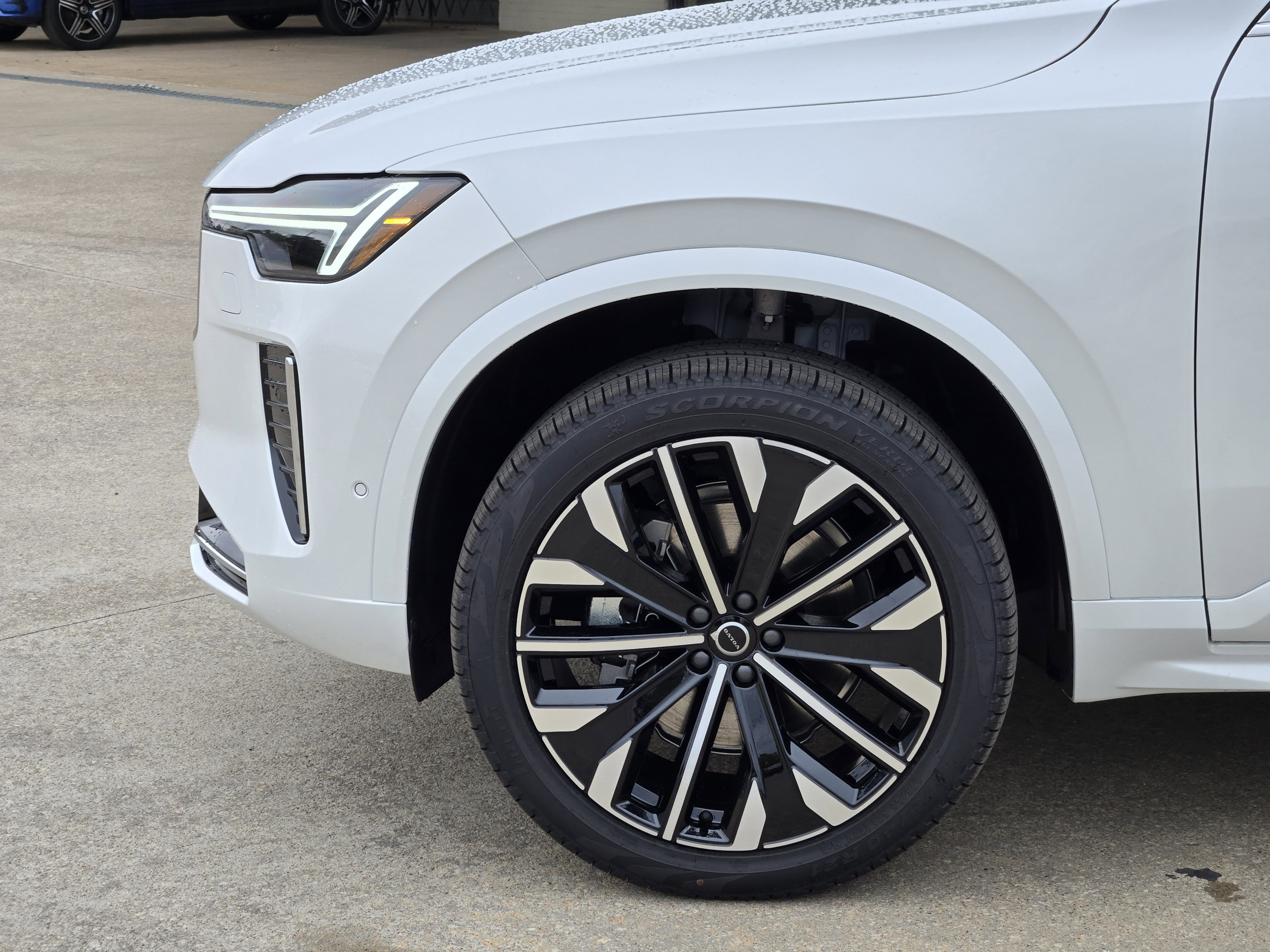 New 2026 Volvo XC90 B6 Ultra w/ Protection Package image 11