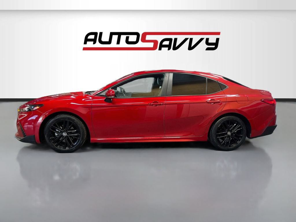 Used 2025 Toyota Camry SE w/ Convenience Package FWD image 4