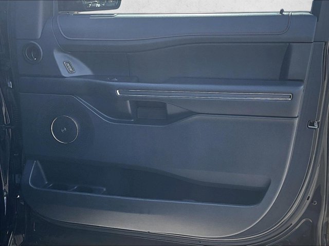 Used 2022 Ford Expedition Max Limited image 19