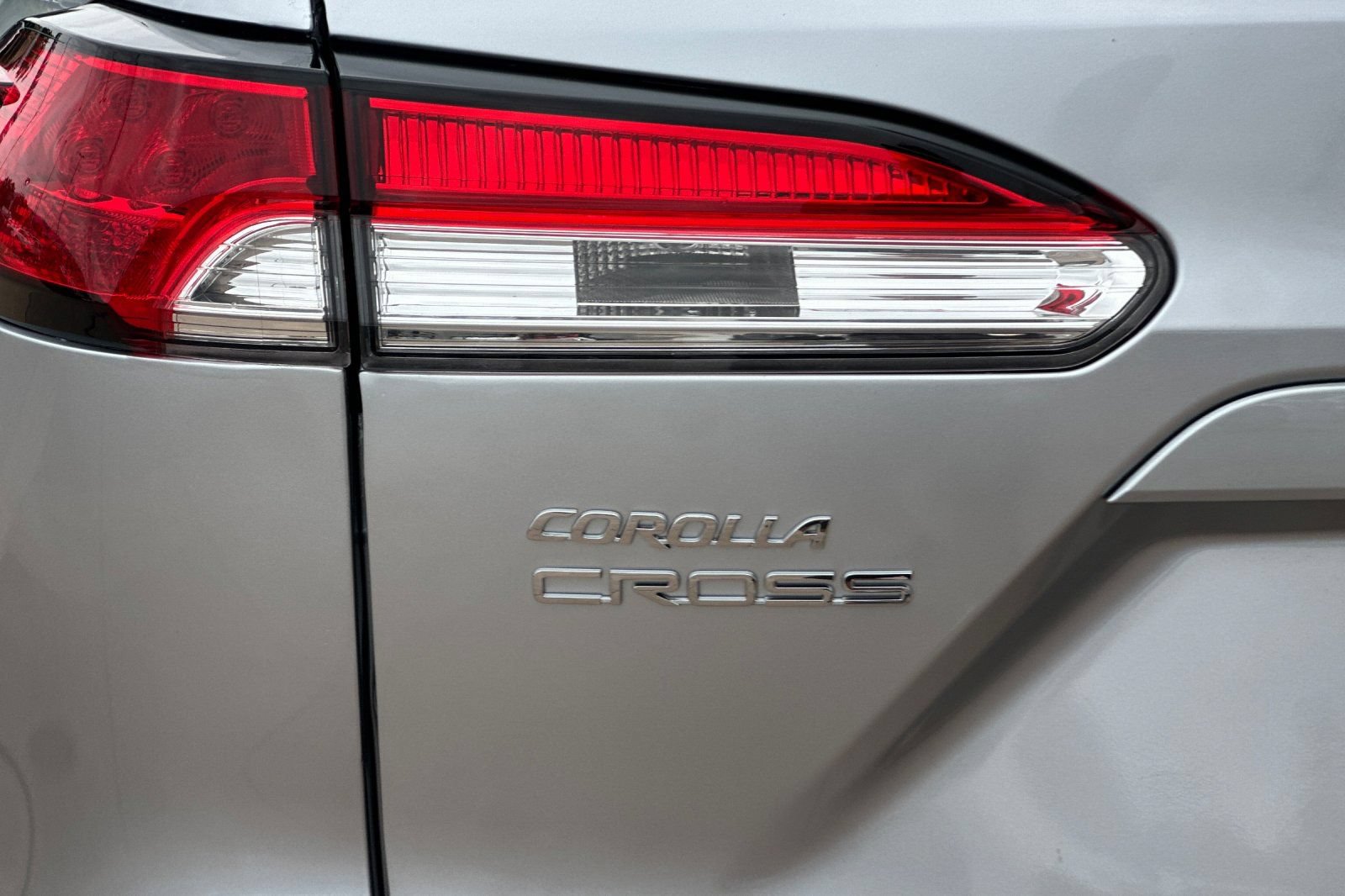 Certified 2025 Toyota Corolla Cross LE FWD image 32