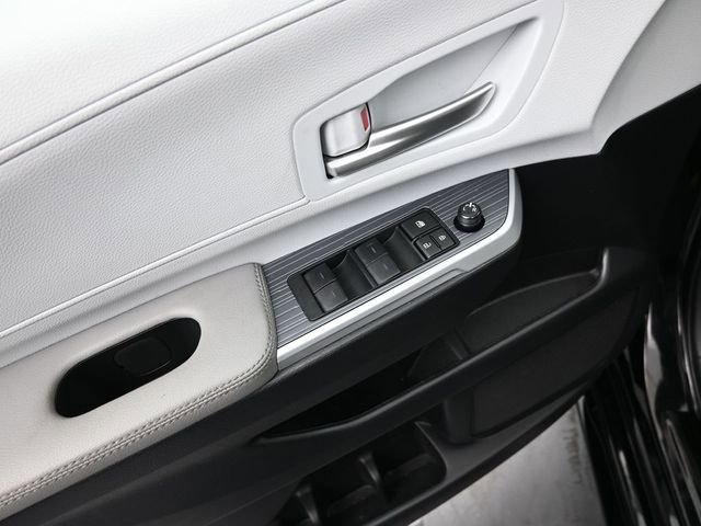 Used 2025 Toyota Sienna XLE image 23