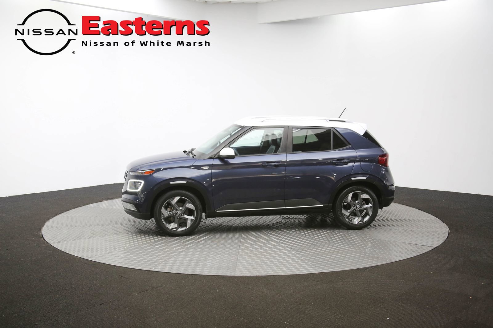 Used 2023 Hyundai Venue Limited image 96