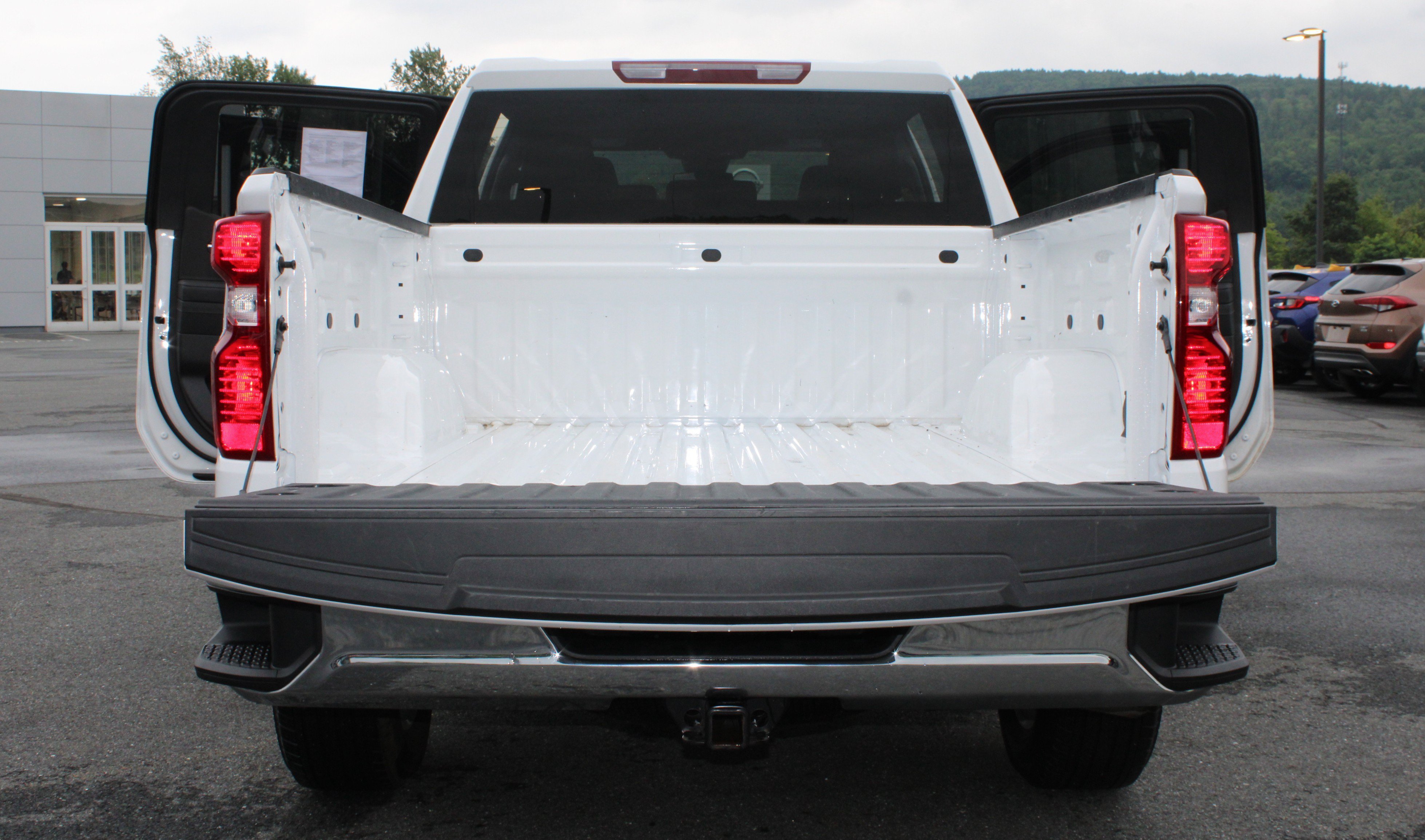 Used 2025 Chevrolet Silverado 1500 LT AWD/4WD image 20