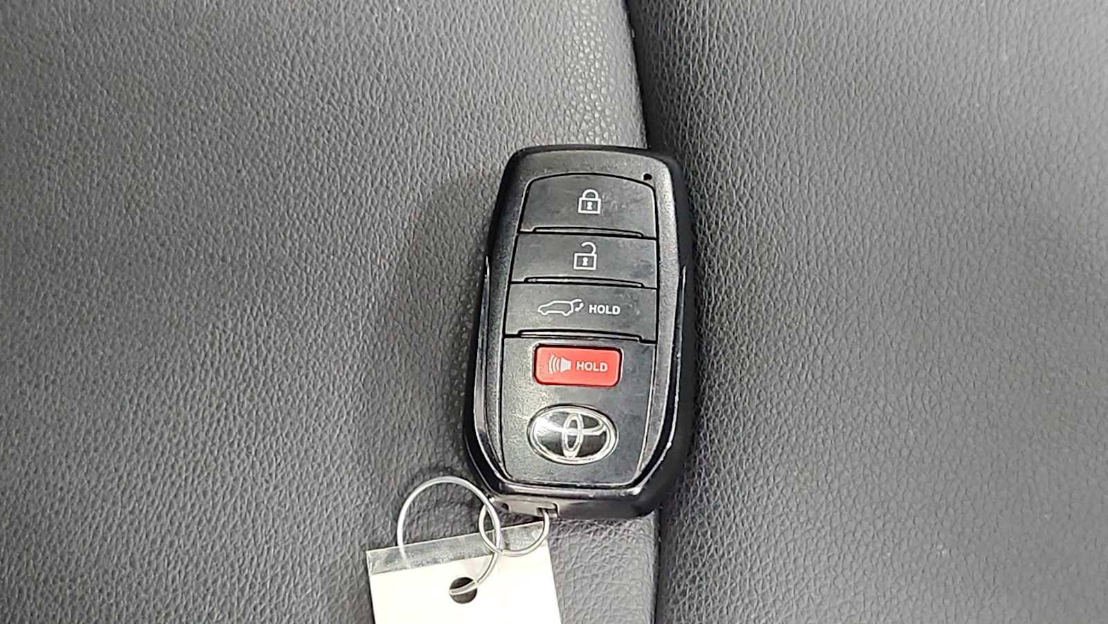 Certified 2022 Toyota Corolla Cross XLE w/ Convenience Package AWD/4WD image 32