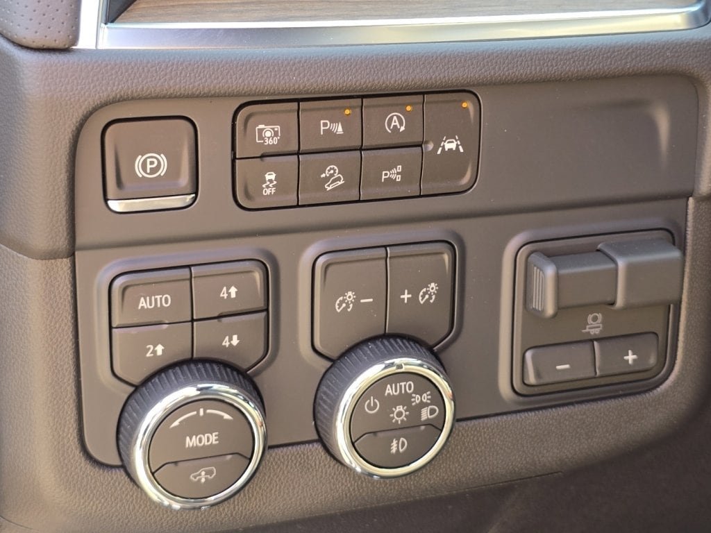 New 2026 Chevrolet Suburban High Country AWD/4WD image 10