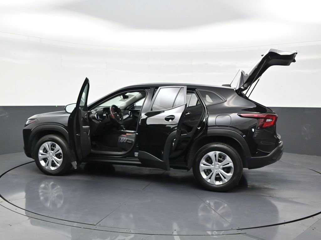 Used 2025 Chevrolet Trax LS FWD image 31