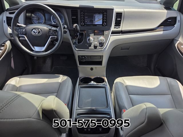Used 2018 Toyota Sienna XLE w/ XLE Navigation Package FWD image 13