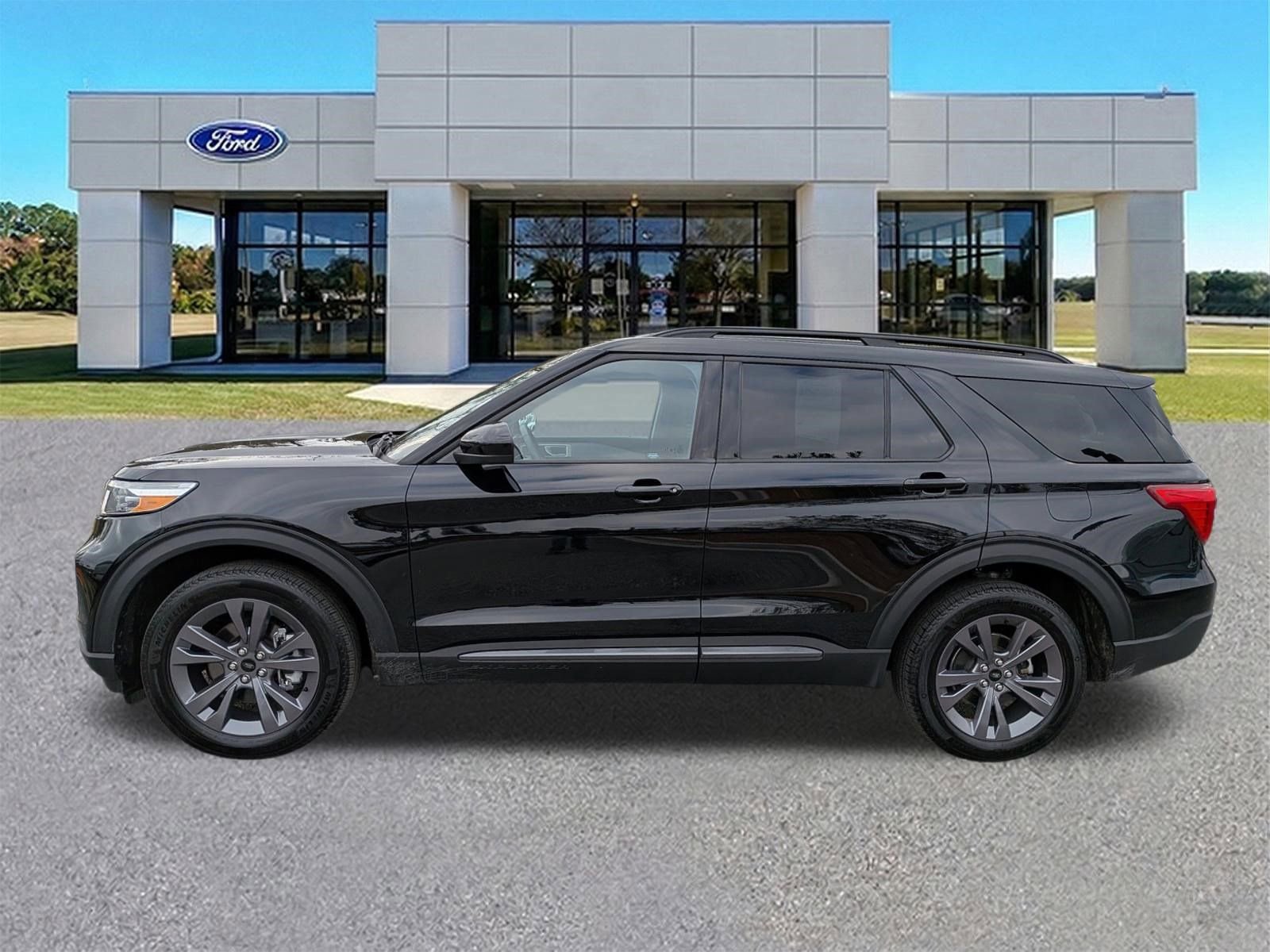 Certified 2023 Ford Explorer XLT w/ Equipment Group 202A image 7