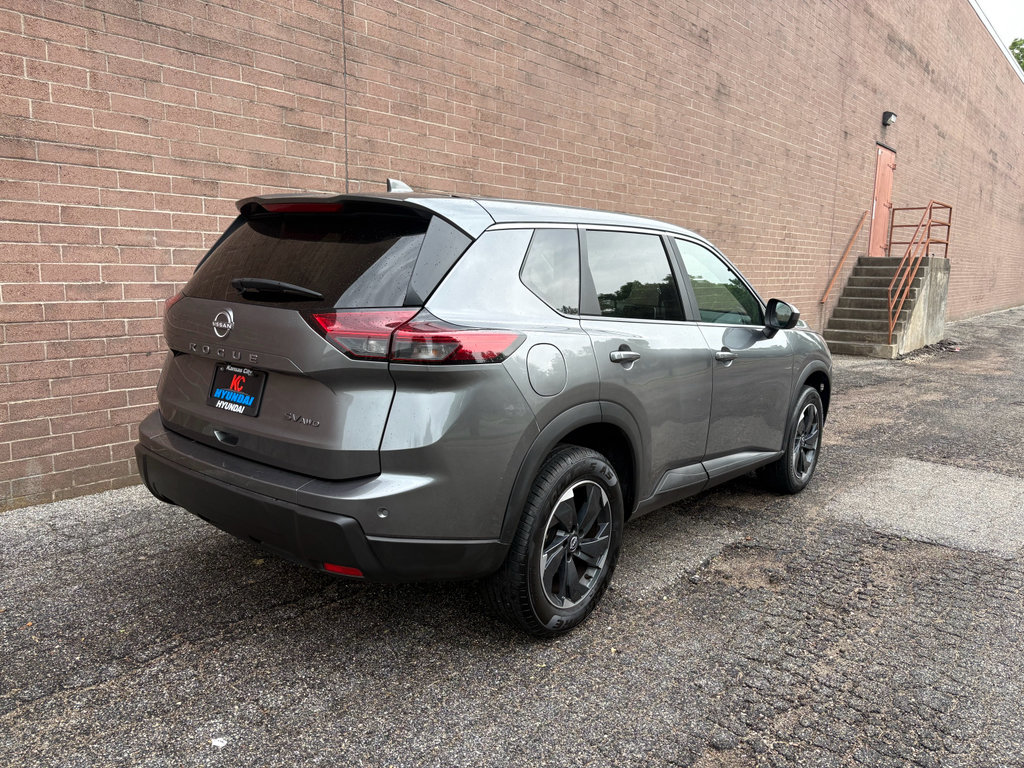 Used 2024 Nissan Rogue SV AWD/4WD image 5