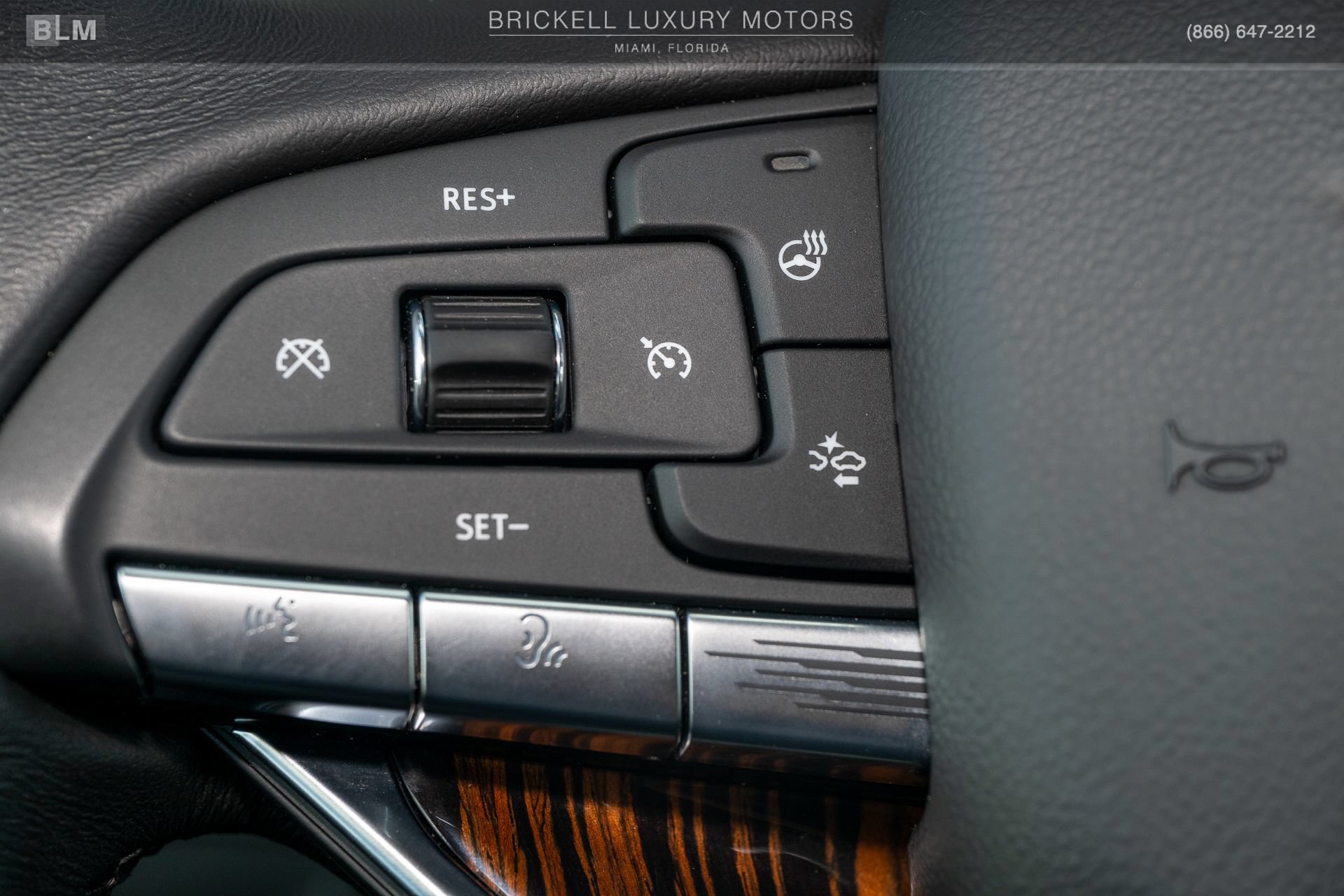 Used 2024 Cadillac Escalade ESV Luxury AWD/4WD image 33