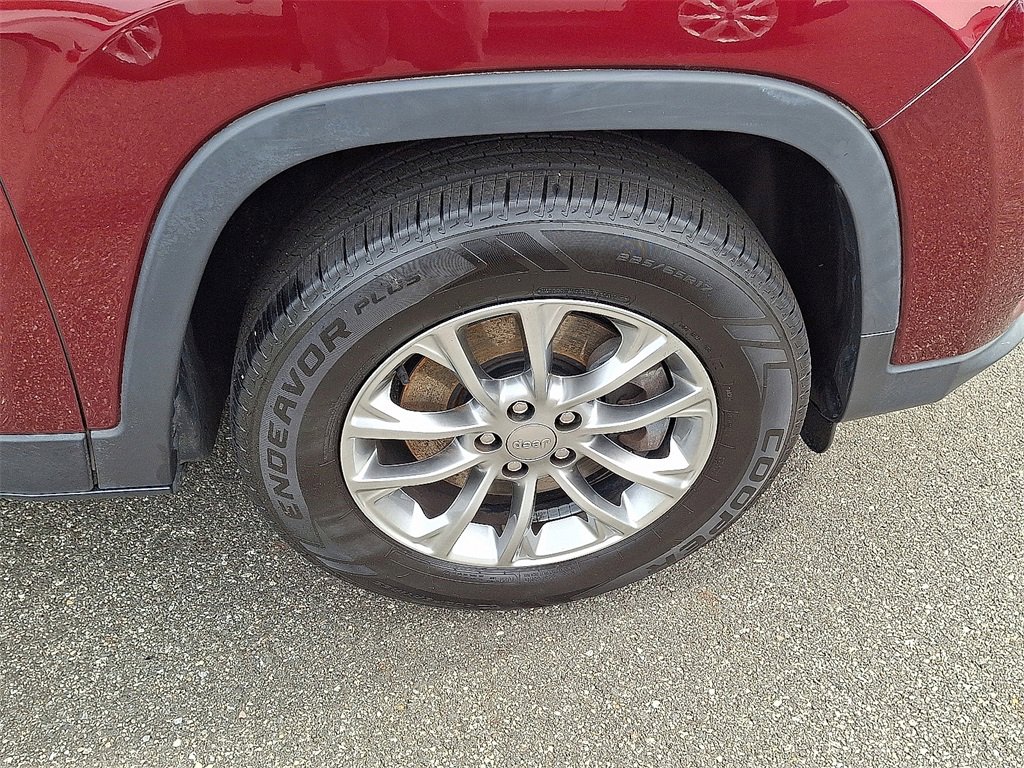 Used 2019 Jeep Cherokee Latitude Plus image 9