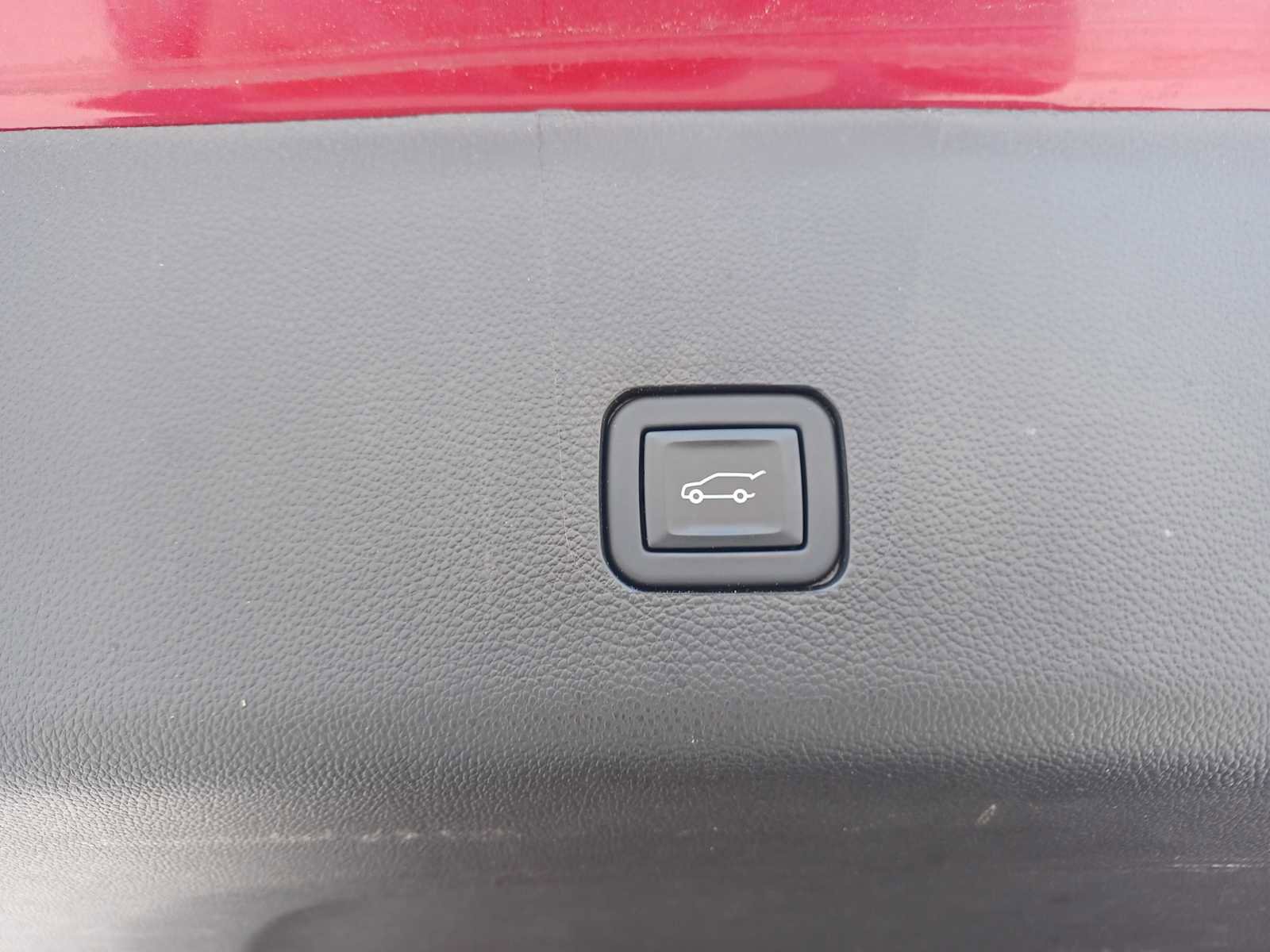 Used 2023 Chevrolet Traverse RS image 39