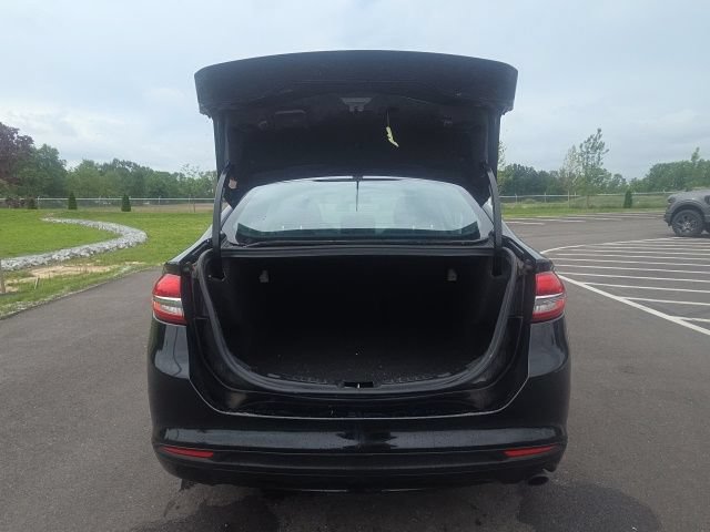 Used 2017 Ford Fusion SE FWD image 11