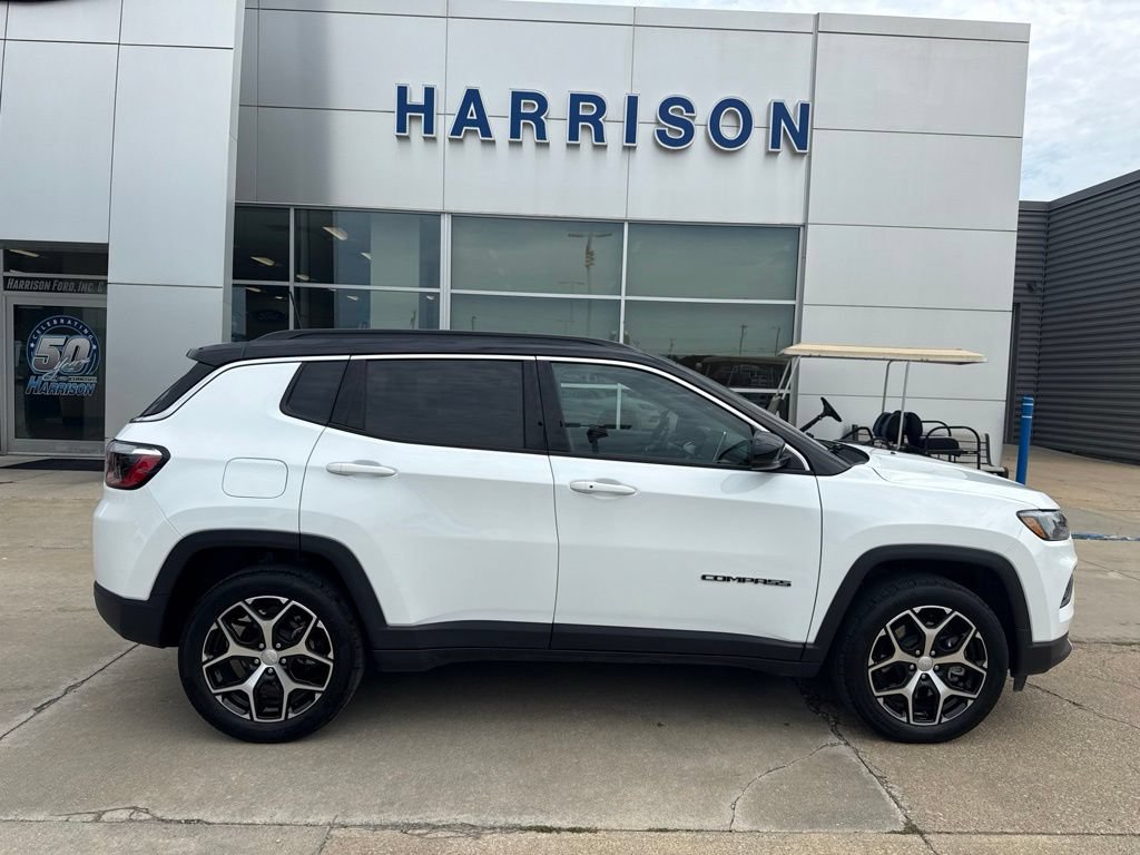 Used 2024 Jeep Compass Limited AWD/4WD image 4