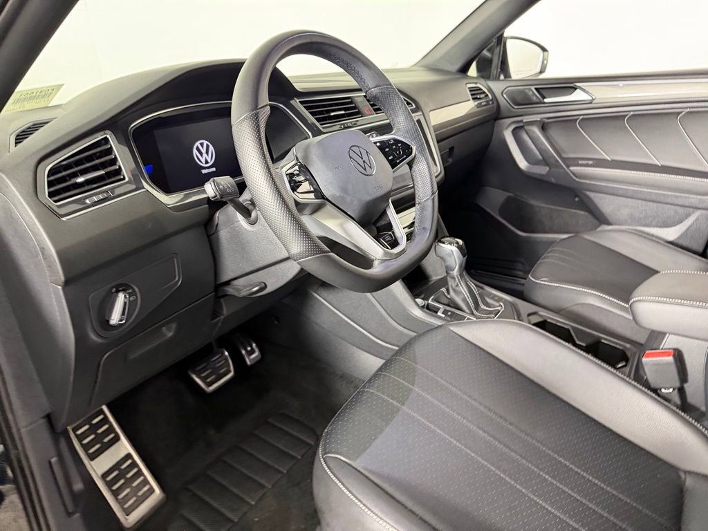 Used 2022 Volkswagen Tiguan SE R-Line image 20