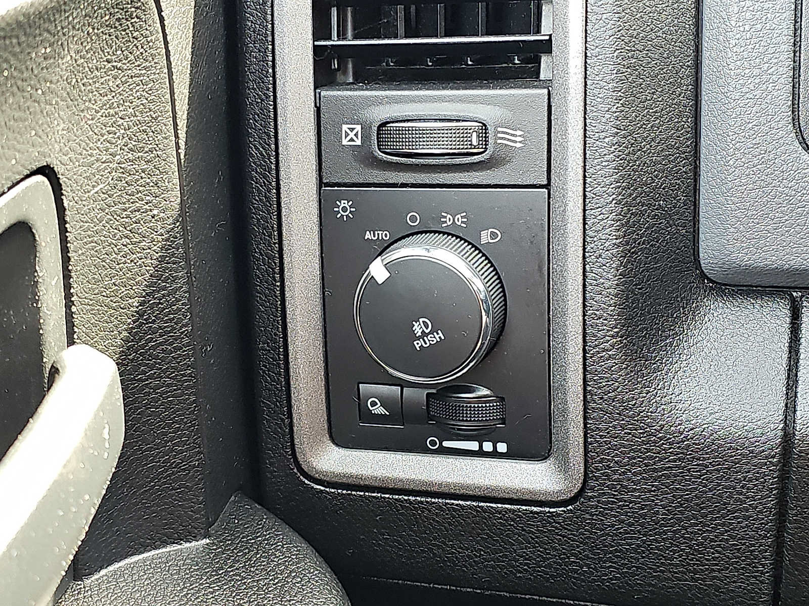 Used 2019 RAM 1500 Express w/ Express Value Package AWD/4WD image 24
