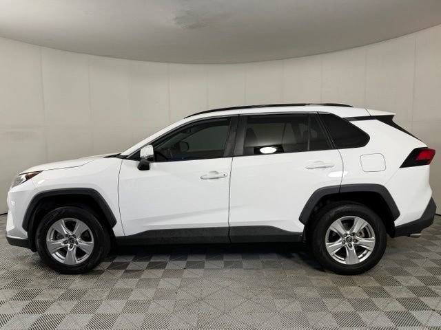 Used 2019 Toyota RAV4 XLE FWD image 3