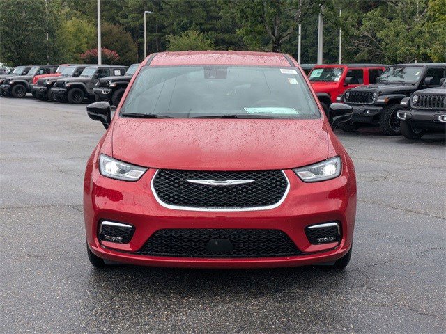 New 2026 Chrysler Pacifica Select image 2