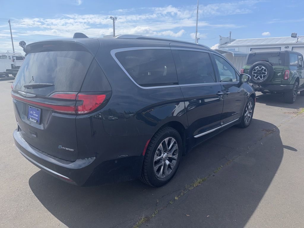 Used 2022 Chrysler Pacifica Pinnacle image 4