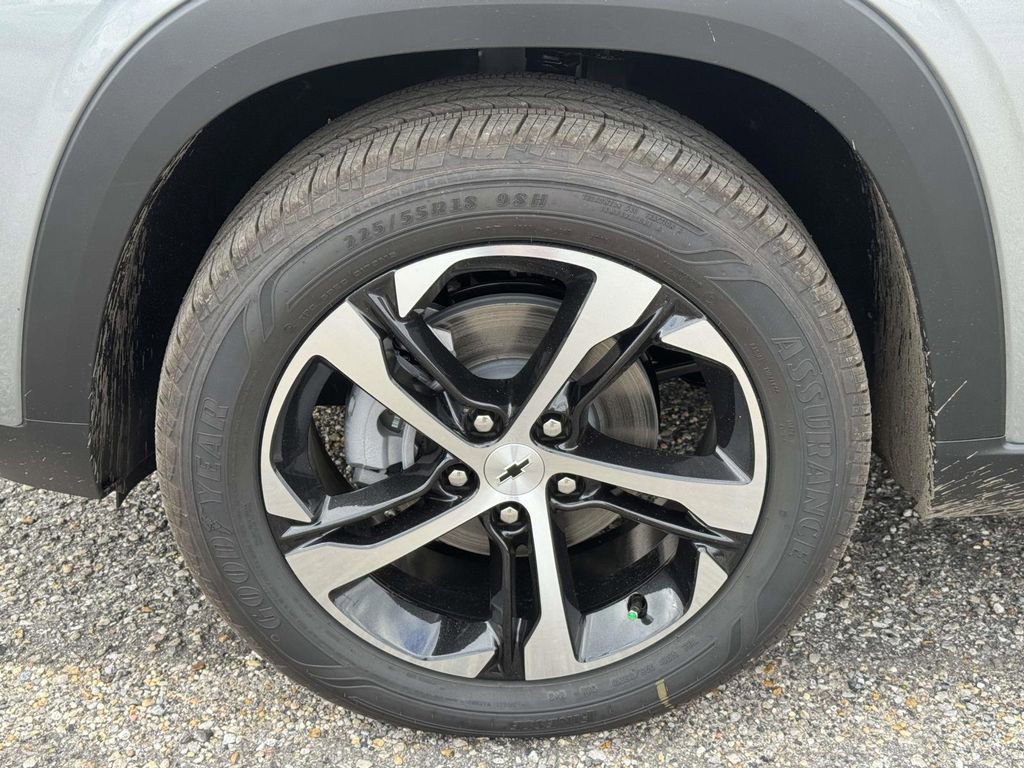 New 2026 Chevrolet Trax RS w/ Sunroof Package image 4