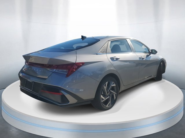 Certified 2025 Hyundai Elantra SEL w/ Cargo Package image 4