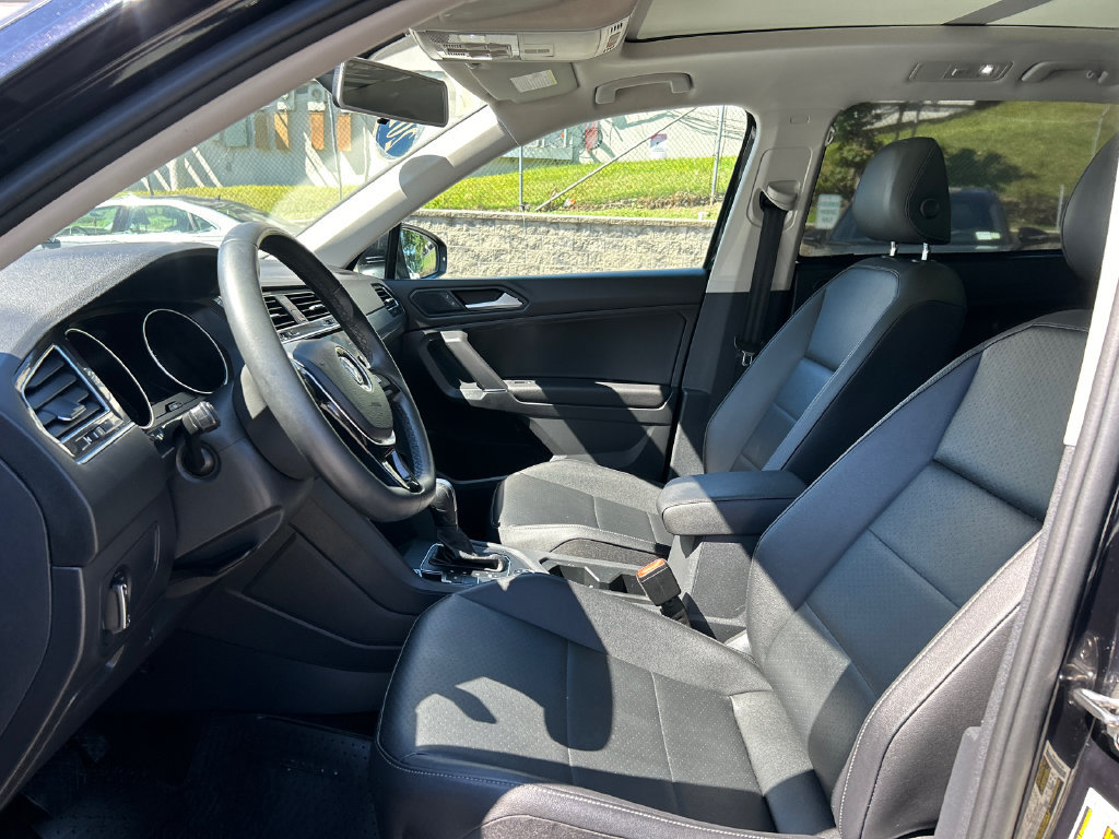 Used 2020 Volkswagen Tiguan SE w/ Panoramic Sunroof Package AWD/4WD image 10