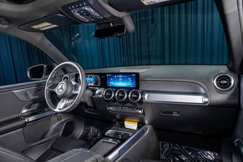 New 2026 Mercedes-Benz GLB 250 image 4