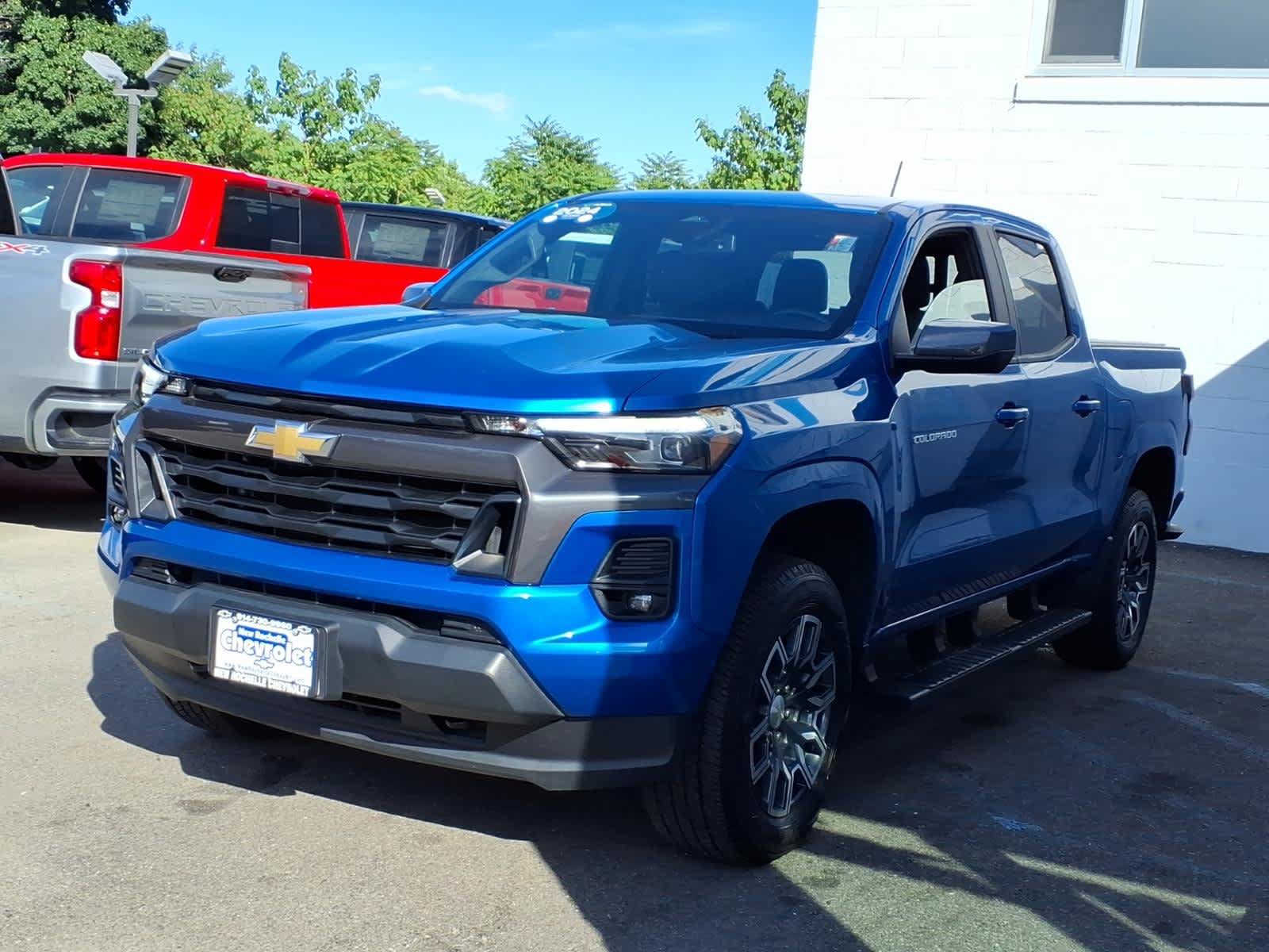 Used 2024 Chevrolet Colorado LT w/ LT Convenience Package III AWD/4WD image 3