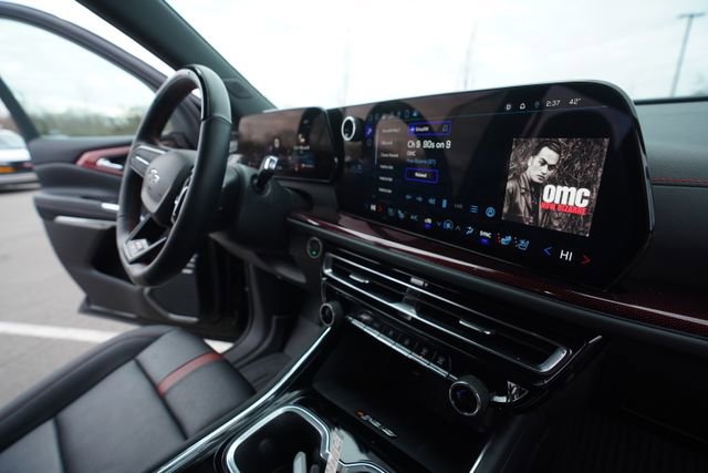 Used 2024 Chevrolet Traverse RS w/ LPO, Floor Liner Package image 35