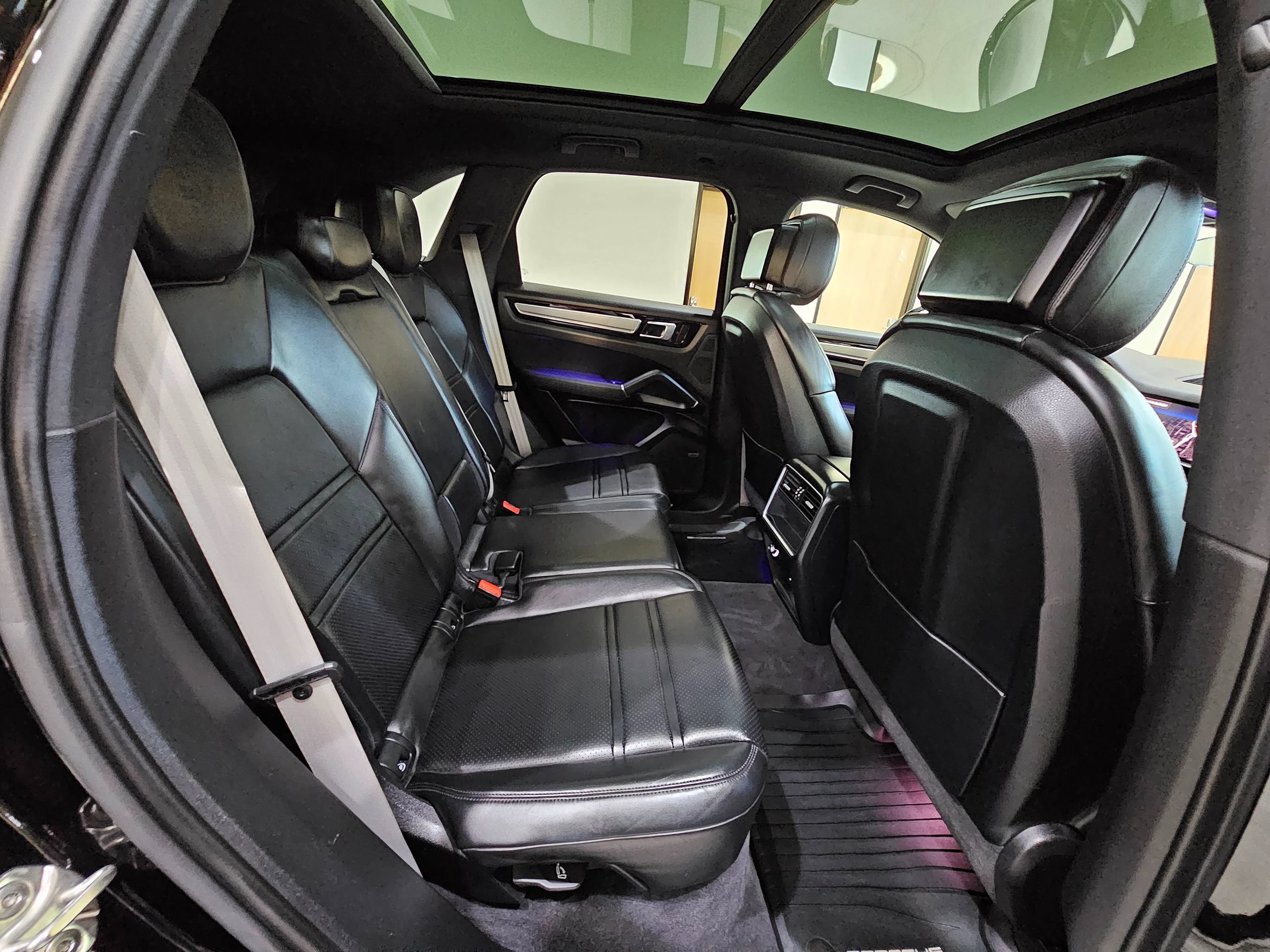Used 2023 Porsche Cayenne Platinum Edition AWD/4WD image 40