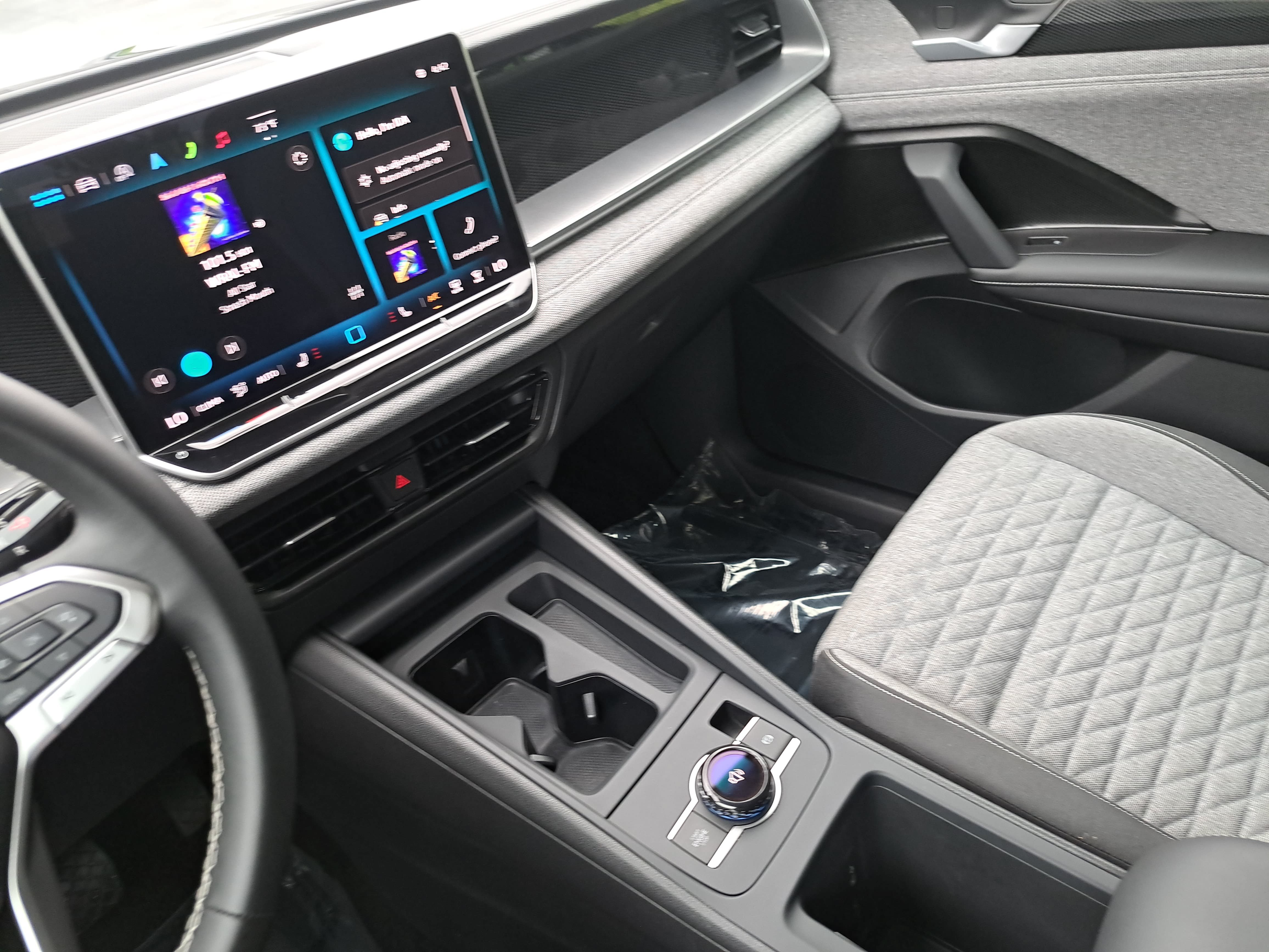 Certified 2025 Volkswagen Tiguan S FWD image 49