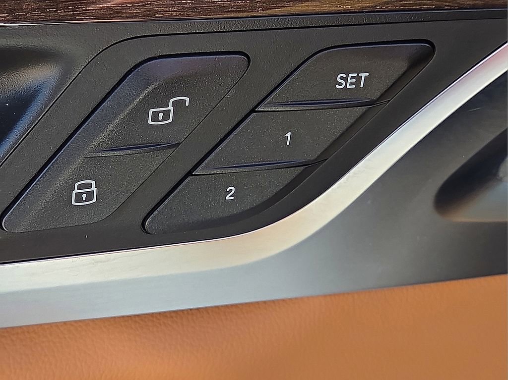 Used 2023 BMW X4 M40i w/ Shadowloine Package image 21