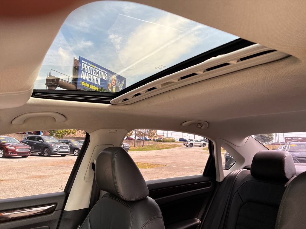Used 2015 Volkswagen Passat TDI SEL Premium FWD image 17