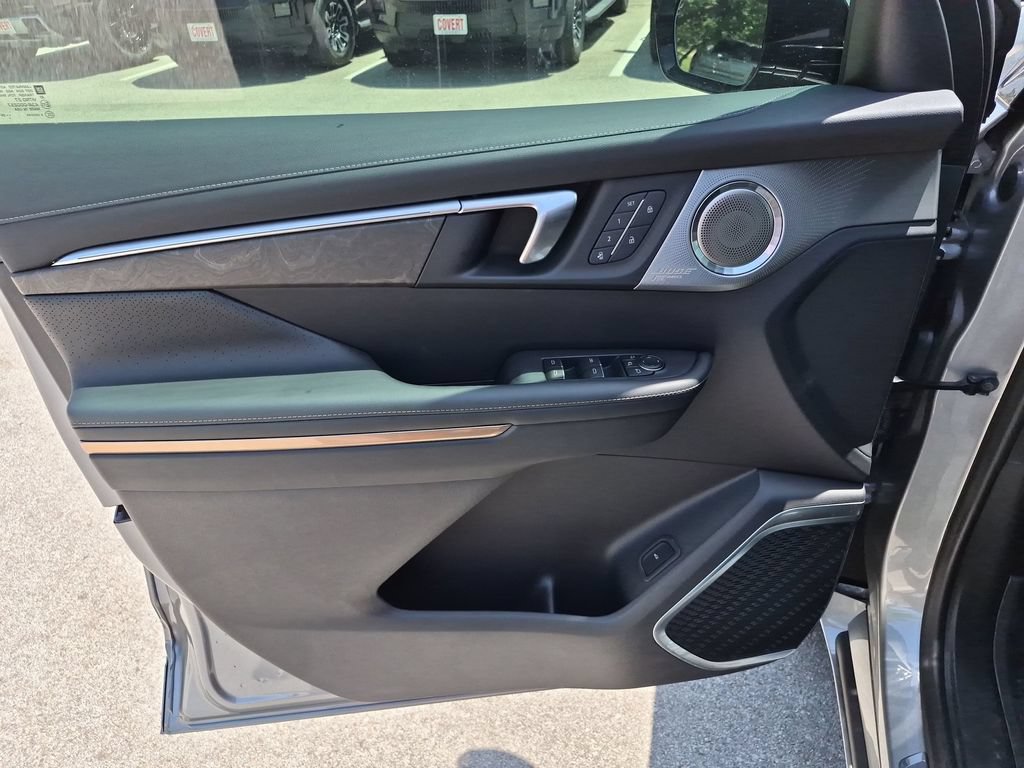 New 2026 Buick Enclave Avenir w/ Super Cruise Package FWD image 18