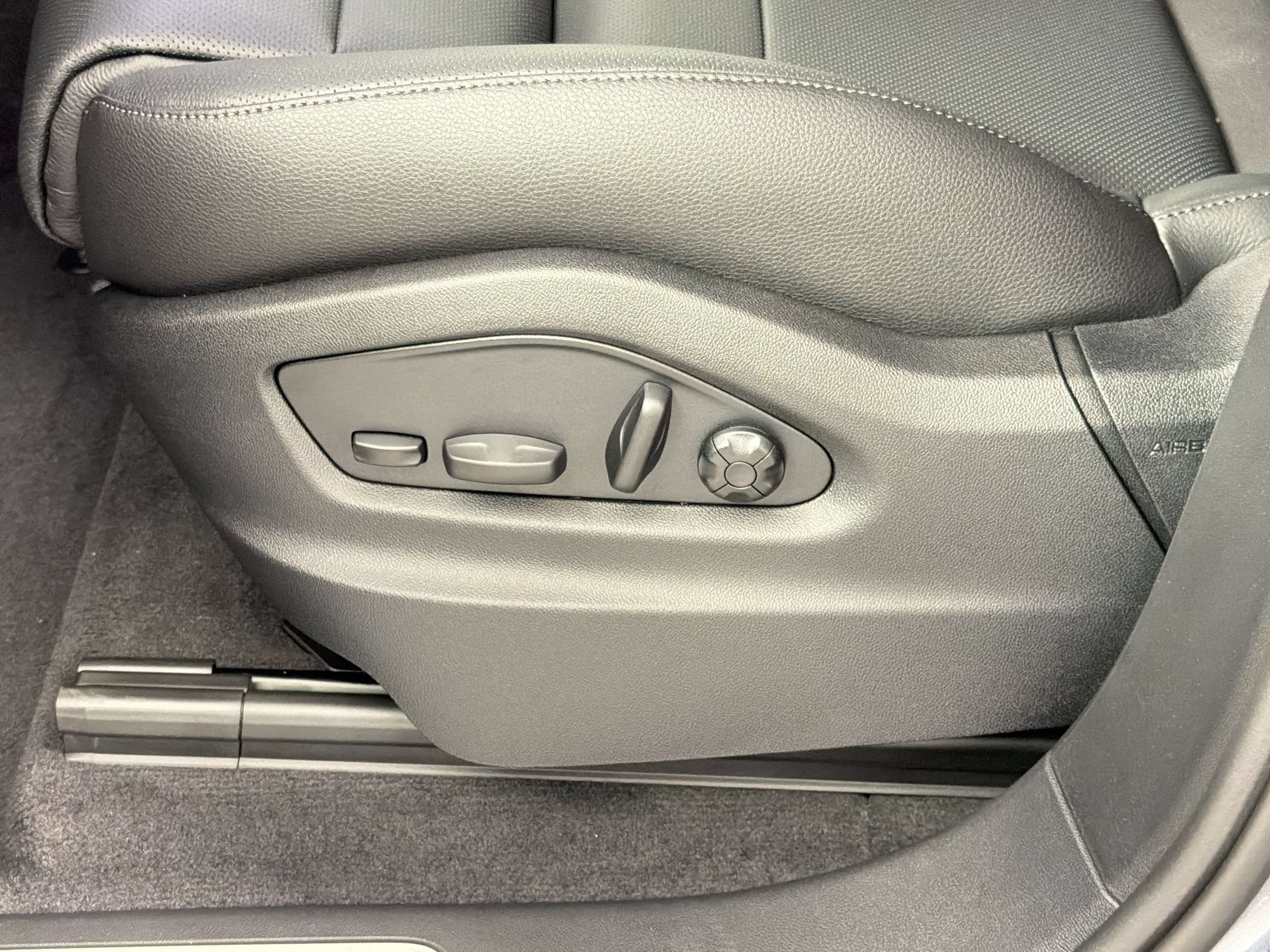 Certified 2026 Porsche Cayenne AWD/4WD image 16